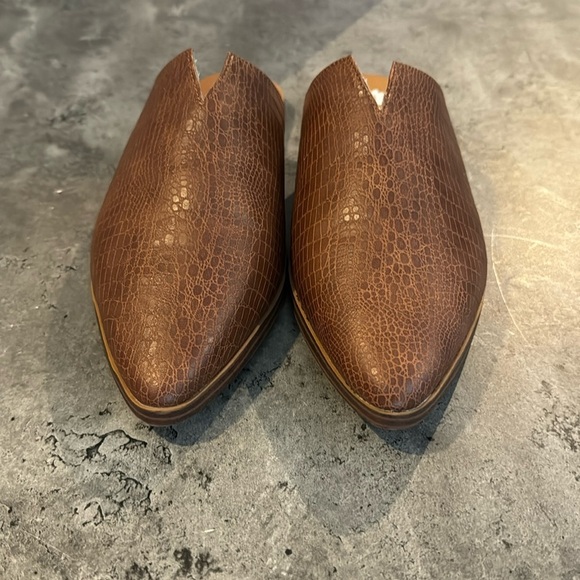 Yellow Box Novita Mule Flat Shoe Size 8.5 Brown - Picture 9 of 11